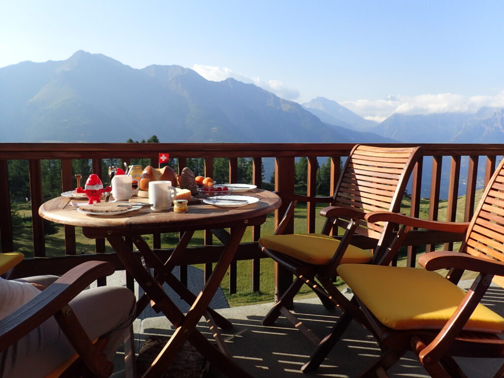 Frühstück auf dem Balkon